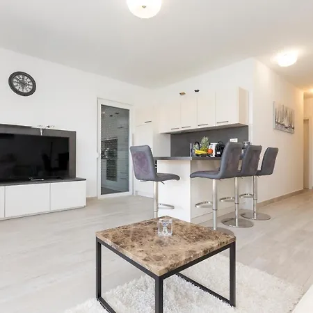 Tony Apartmán
