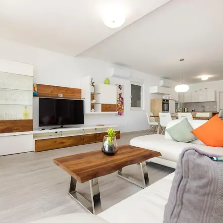 Tony Apartman *