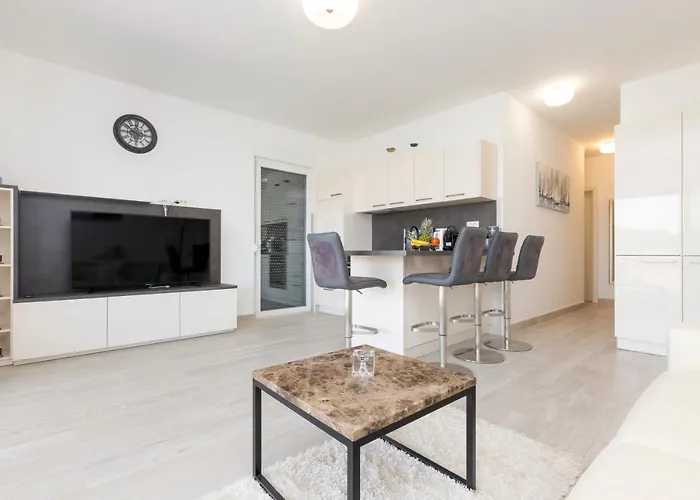Tony Apartman